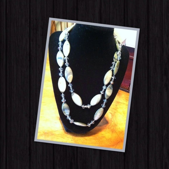 Guy & Eva set- NIB!! Crystal & iridescent shell - Picture 2 of 2