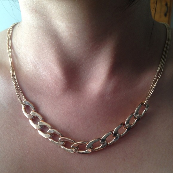 Jewelry - Chunky half chain necklace