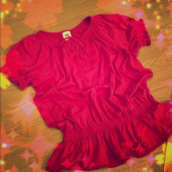 Tops - ✔️SOLD📦💕 Fuchsia top! 🌺