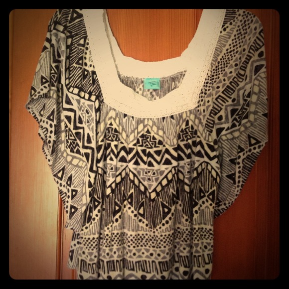 🔴SOLD🔴   Aztec Print Flowy Top