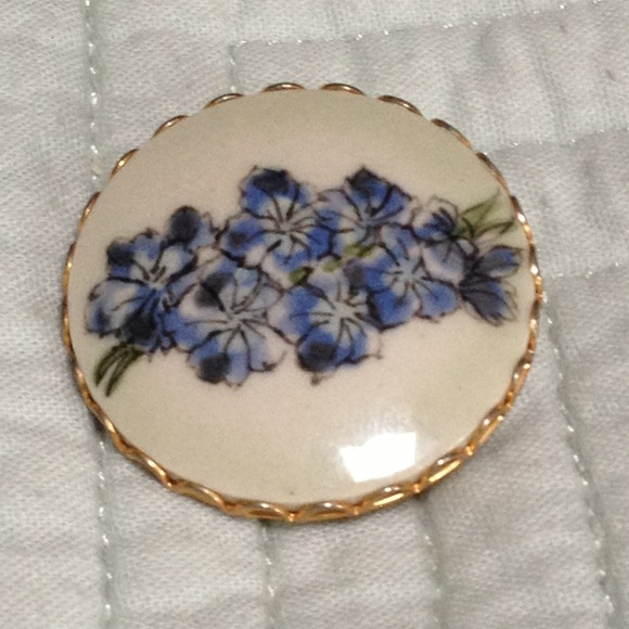 ⚡NEW LISTING!⚡Delft Blue Pin