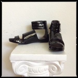 Blanc by Gold Dot Emi Sandals