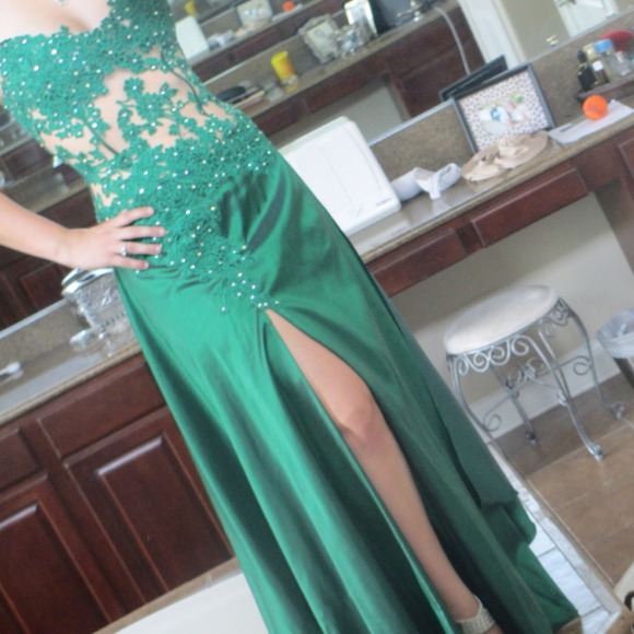 Emerald green evening gown ONLY WORN ONCE!!! - Picture 2 of 4