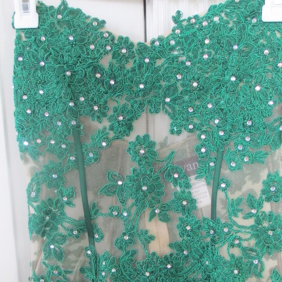 Emerald green evening gown ONLY WORN ONCE!!! - Picture 4 of 4