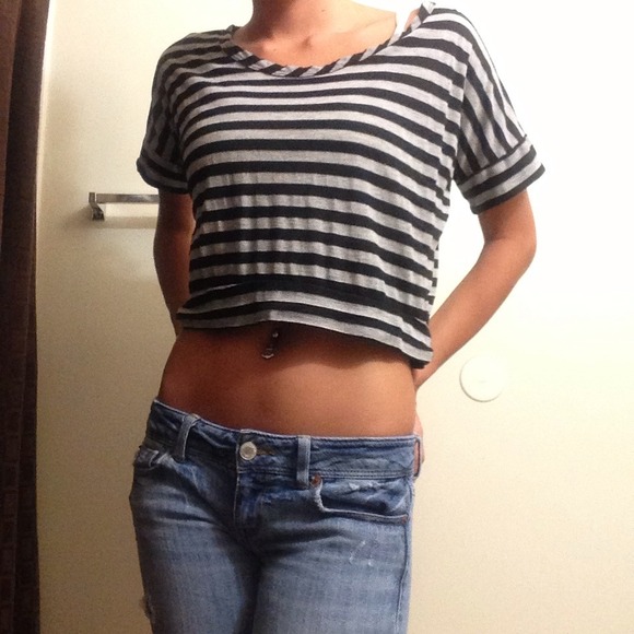 Body central crop top