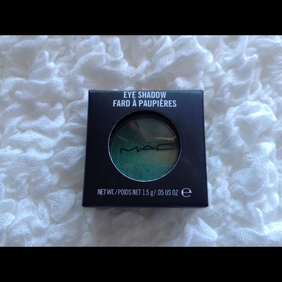 SOLD M.A.C Eyeshadow - Picture 2 of 4