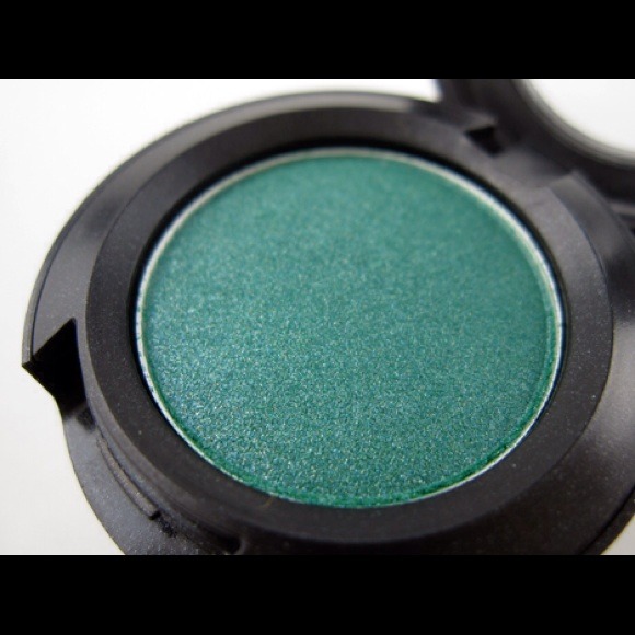 SOLD M.A.C Eyeshadow - Picture 3 of 4