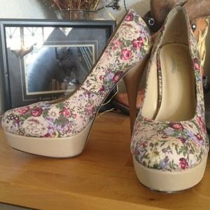 Glaze Floral Print Platform Pumps