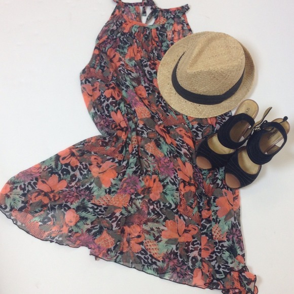 H&M Dresses & Skirts - Floral Dress/Beach Coverup