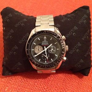 Apollo 11 omega speed master .