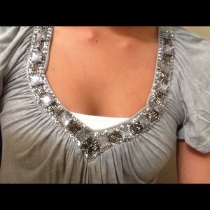 Very cute grey body central shirt