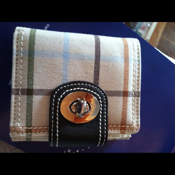 Plaid wallet