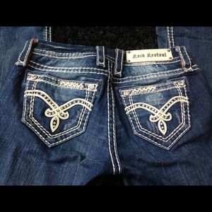 AUTHENTIC ROCK REVIVAL JEANS!!😋