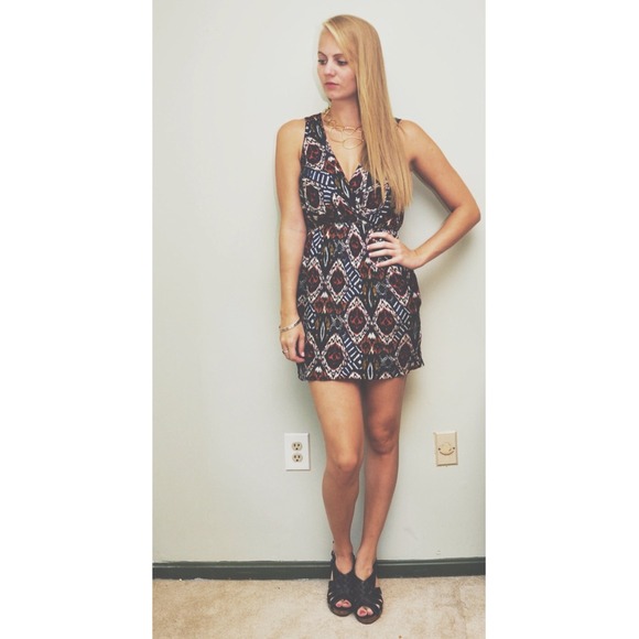Tribal patterned dress with pockets!