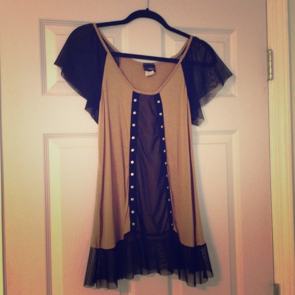 Buckle top