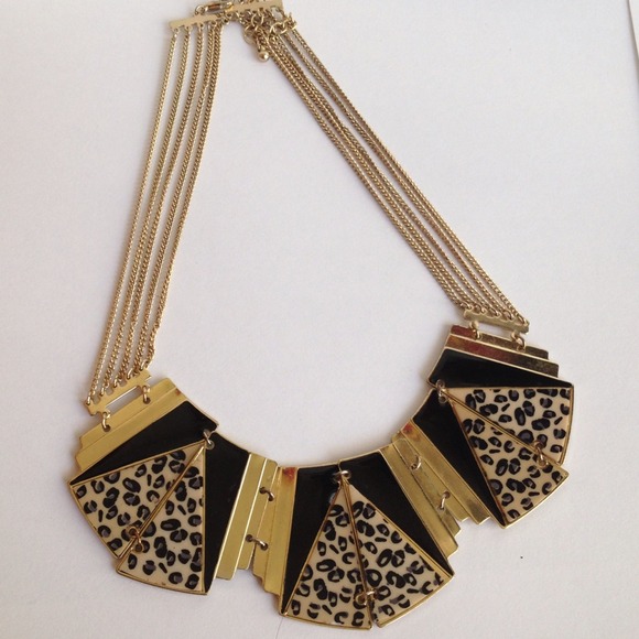 🔴SOLD🔴Cheetah Print Statement Necklace