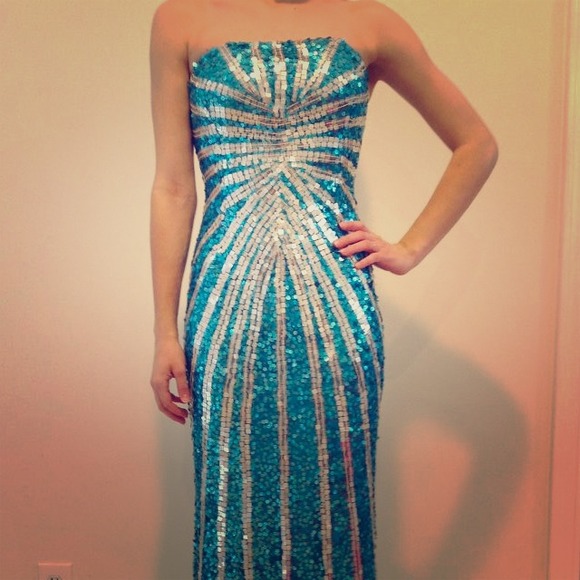 Dresses & Skirts - Sequined prom dress