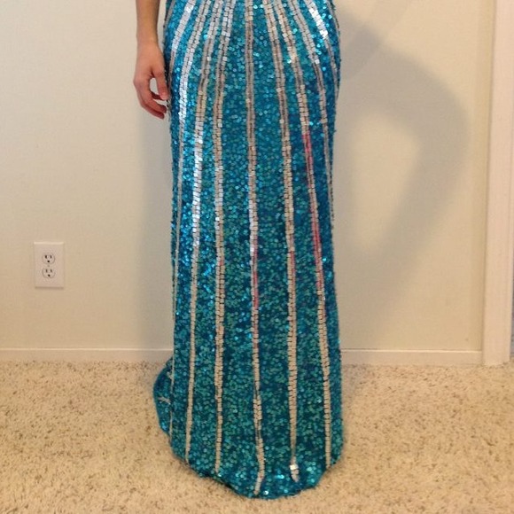 Sequined prom dress - Picture 2 of 4