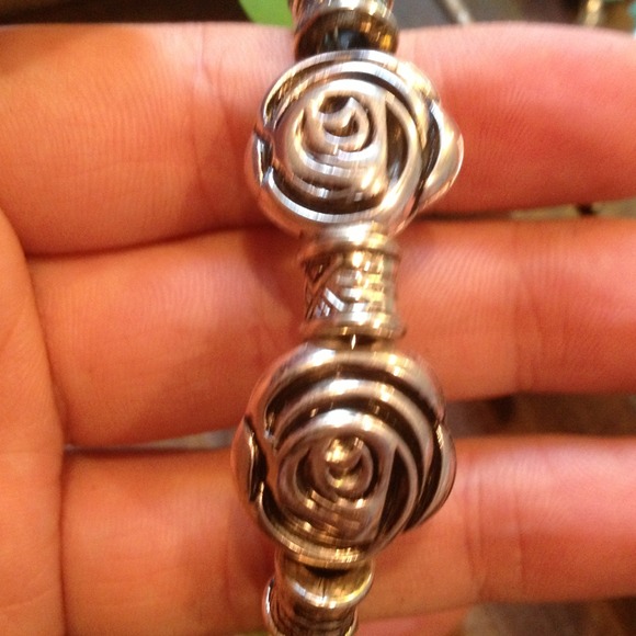 Wire bracelet - Picture 2 of 3
