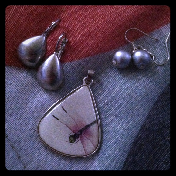 Bundle. Earrings and pendent.