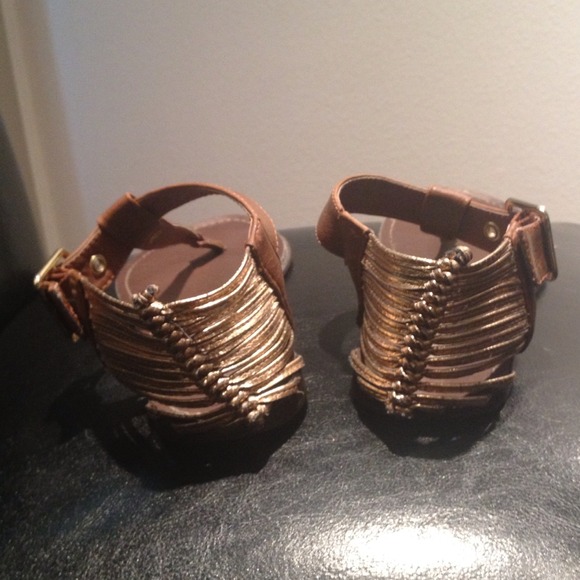 🚫HOLD🚫Steve Madden brown and gold sandals - Picture 2 of 4