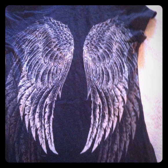 Black hooded wing shirt