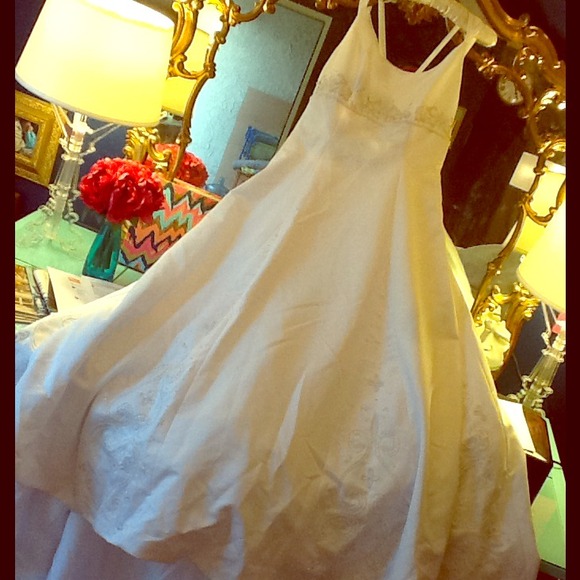 ♡♥♡SOLD♡♥Brides International NWT Wedding Dress