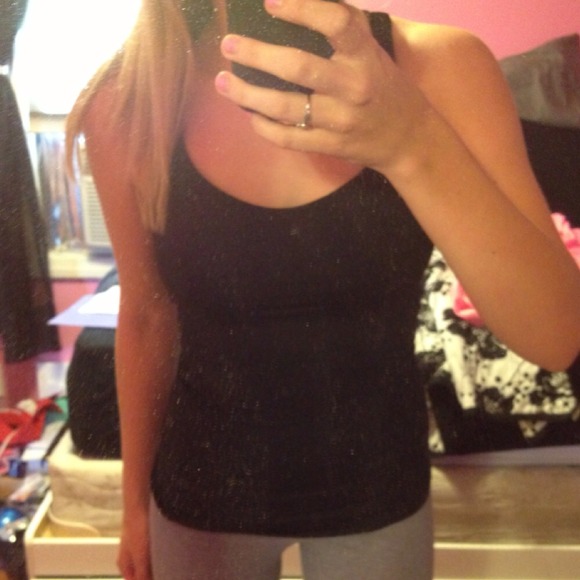 Lululemon black tank