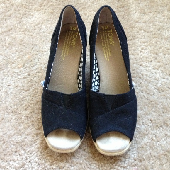 Toms wedges