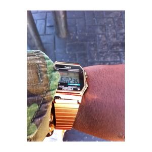 selling a gold timex/casio with expandable band