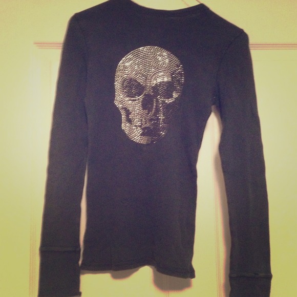Black thermal with skull on back