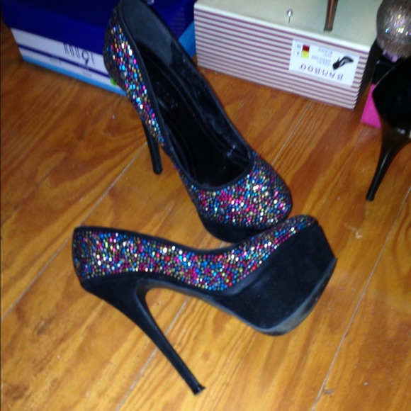 Black studded heels. Suede bottom. Very comfy🎀 - Picture 2 of 3