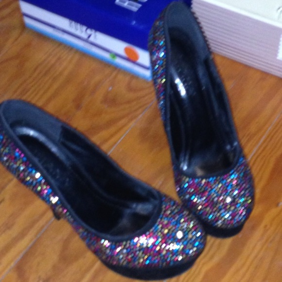 Black studded heels. Suede bottom. Very comfy🎀 - Picture 3 of 3