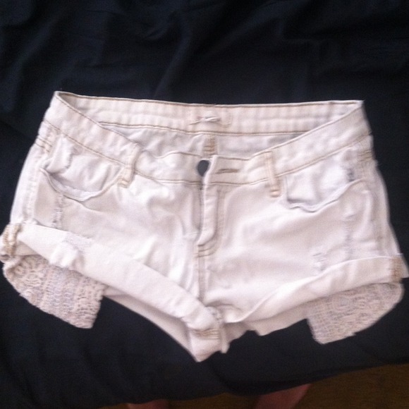 White crochet pocket shorts !