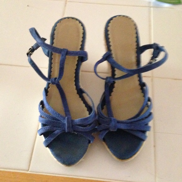 Wedge sandals, blue.