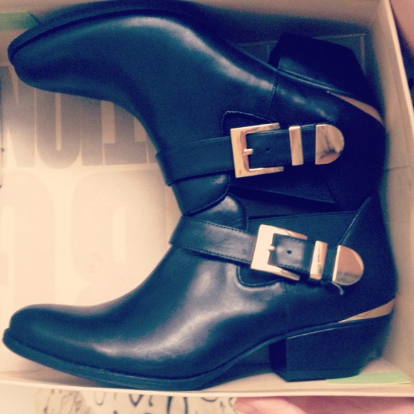 SOLD*BCBGeneration black leather booties brand new