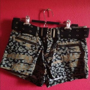 Shorts with belt