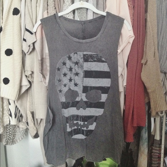 ❌📦 SOLD --Brandy Melville Skull Flag Muscle Tank