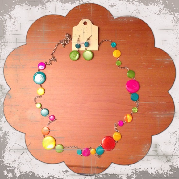 🔶Multi colored necklace and earring set!🔶