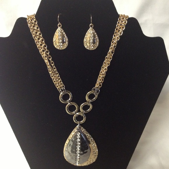 Gold Necklace Set