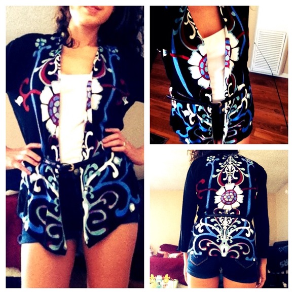 •SOLD• Floral designed cardigan!