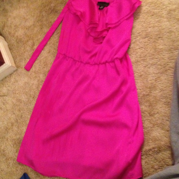 Magenta ruffle dress - Picture 1 of 4