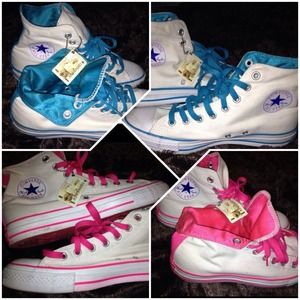 🎉Chucks $30 for both pair o.b.o 🎉bundle for you!