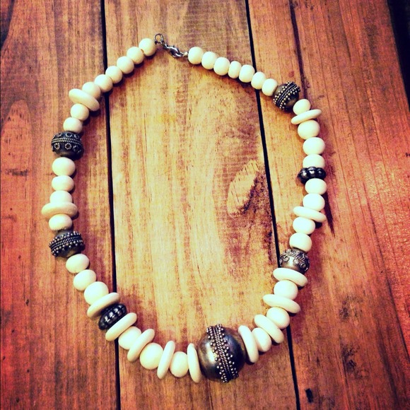 Neckless - Picture 2 of 2
