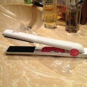 Zoe Hair Straightner