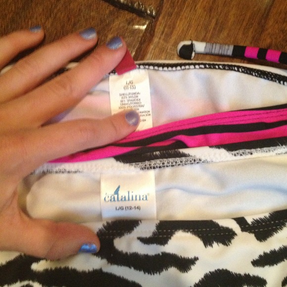 1 bikini top with 2 matching bottoms - Picture 2 of 4