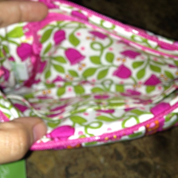 🔴Sold🔴👛Vera Bradley Pushlock Wristlet 👛 - Picture 3 of 4