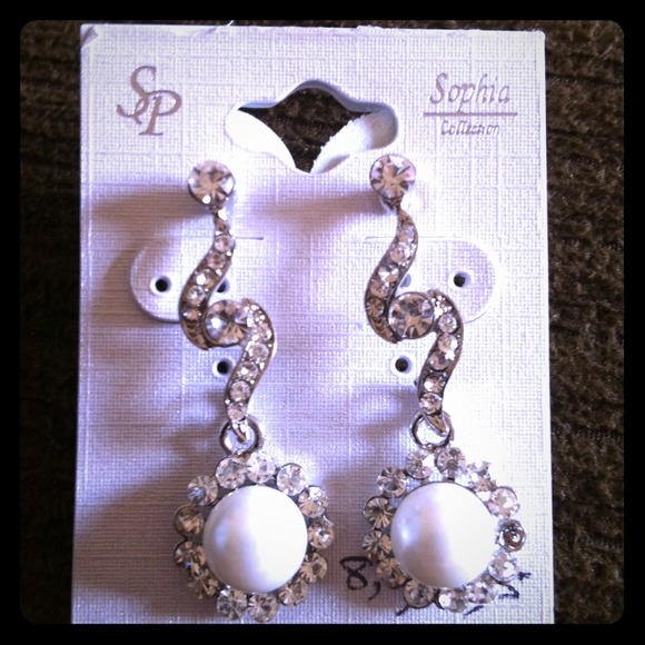 Silver n Pearl earrings.