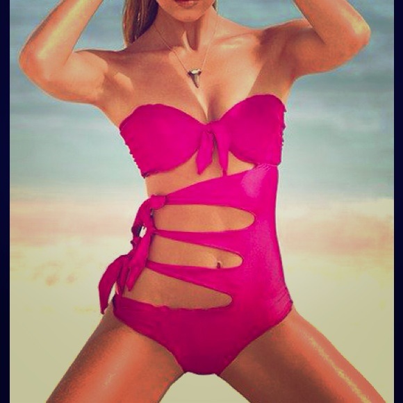 SOLD!! NWOT Fuchsia swimsuit