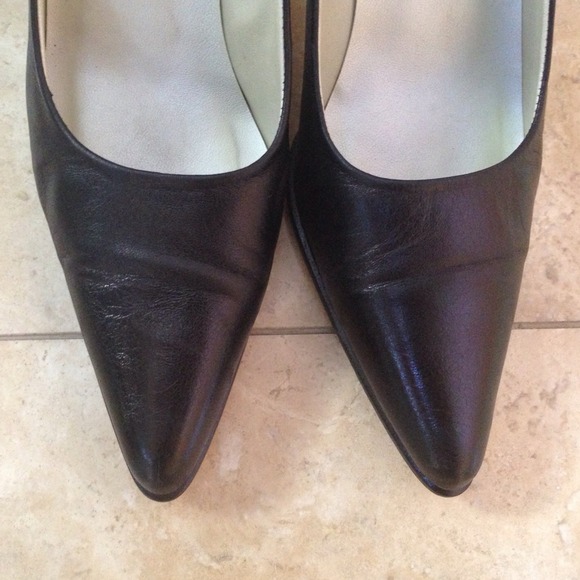 *SOLD* Black Leather Pointed Heels - Picture 2 of 4